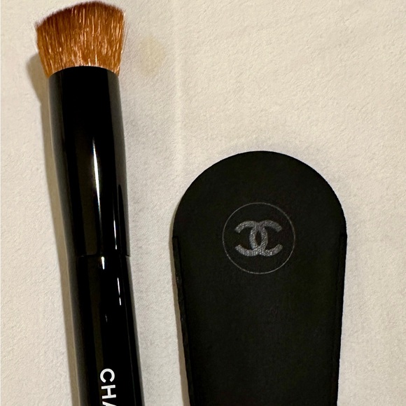 NEW CHANEL N°101 2-in-1 Fluid/Powder Foundation Brush with cover for On The Go - Picture 4 of 5